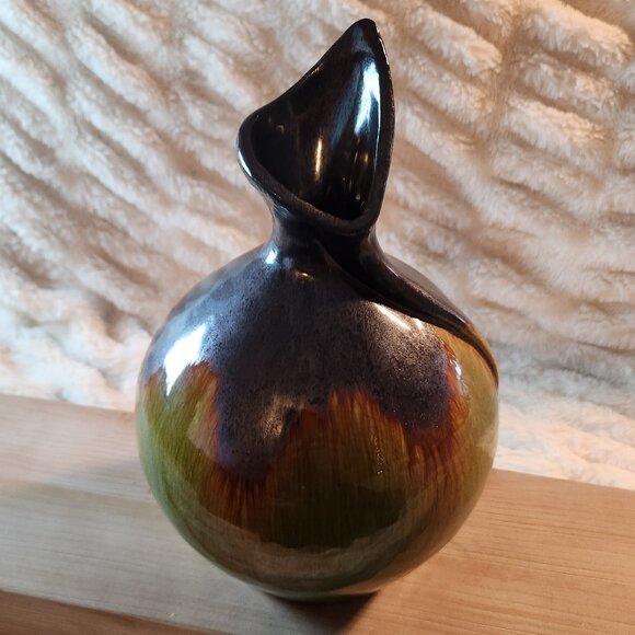 Vintage Art Deco 7.50" L x 7.50" W x 10.50" H (Green & Brown) Drip Glaze Vase - Picture 3 of 10